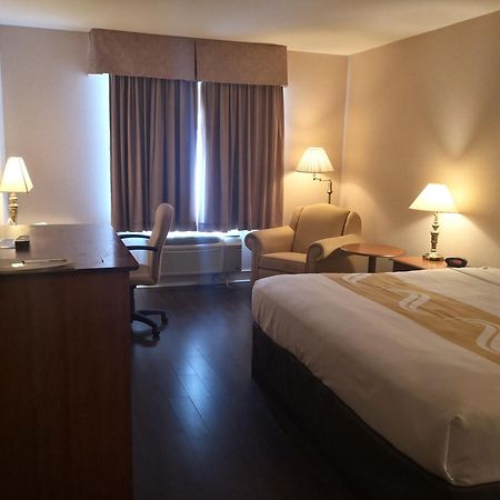 Quality Inn & Suites Hawkesbury Eksteriør billede