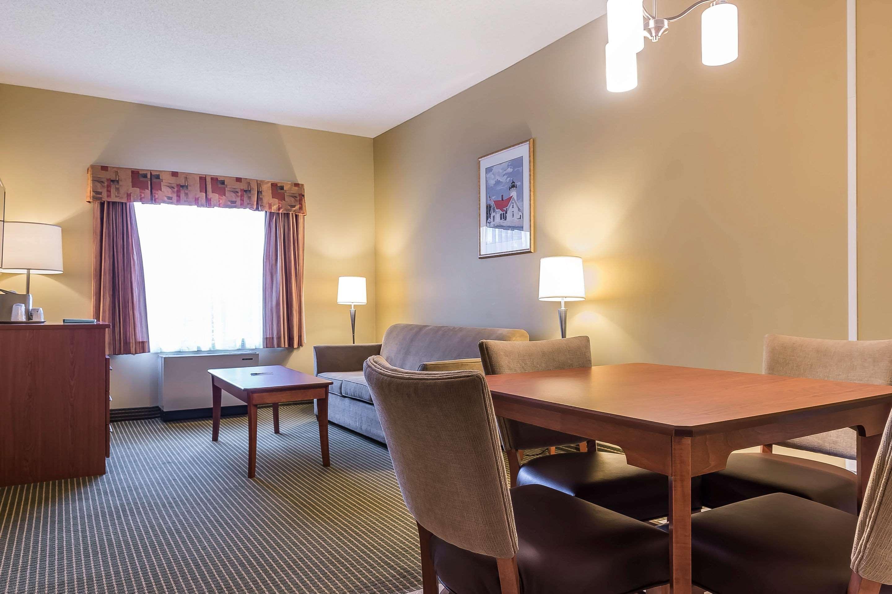 Quality Inn & Suites Hawkesbury Eksteriør billede