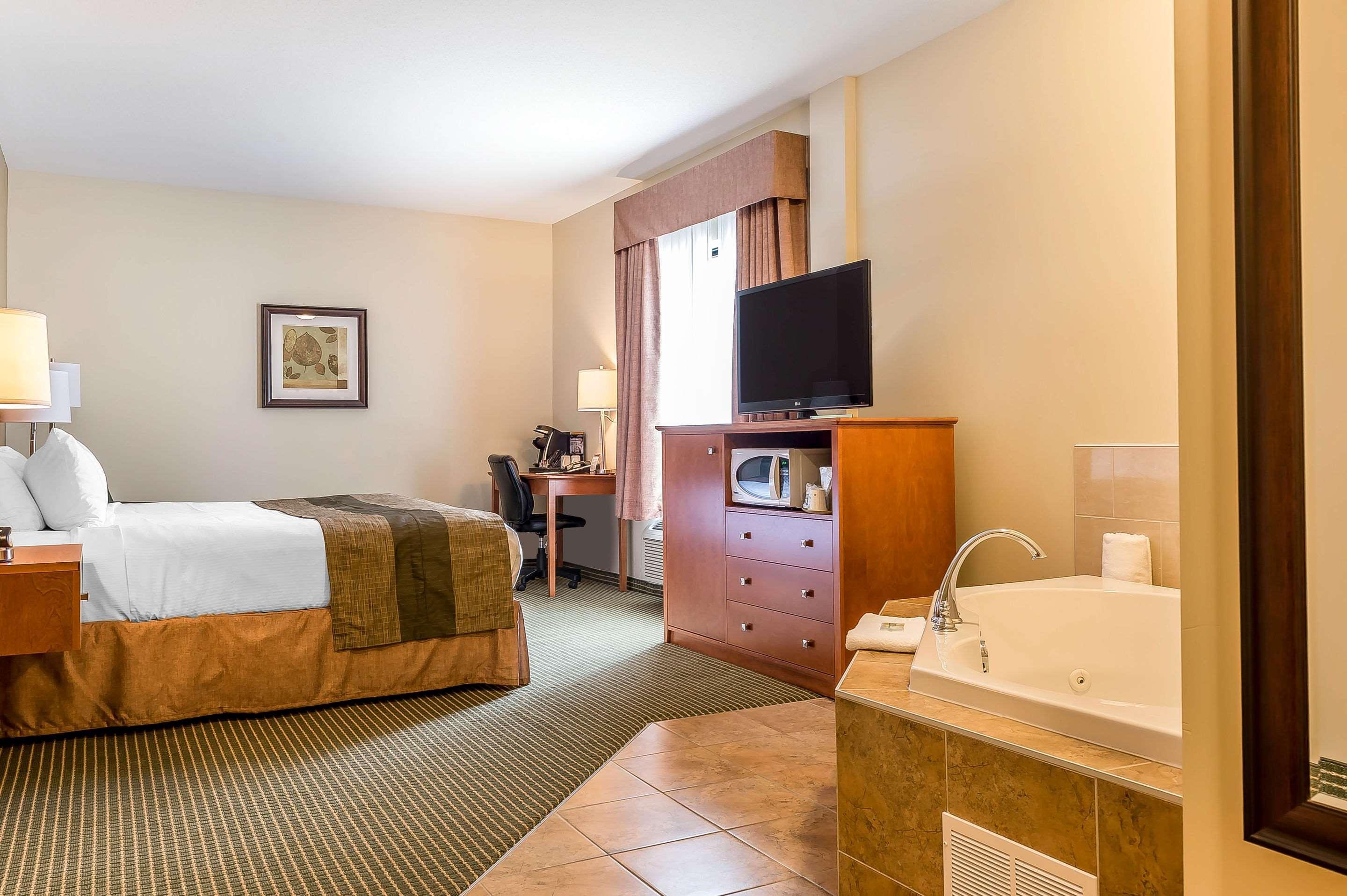 Quality Inn & Suites Hawkesbury Eksteriør billede