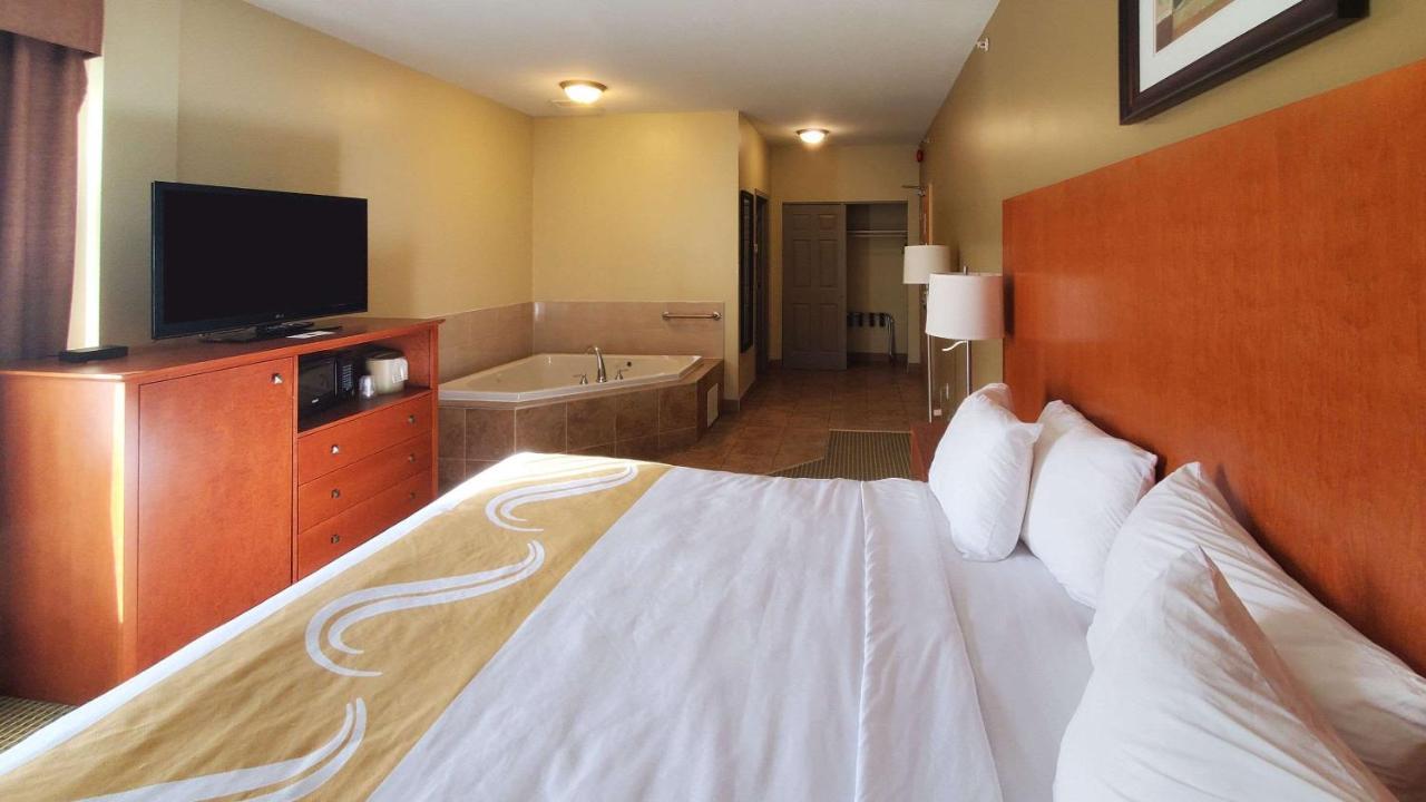 Quality Inn & Suites Hawkesbury Eksteriør billede
