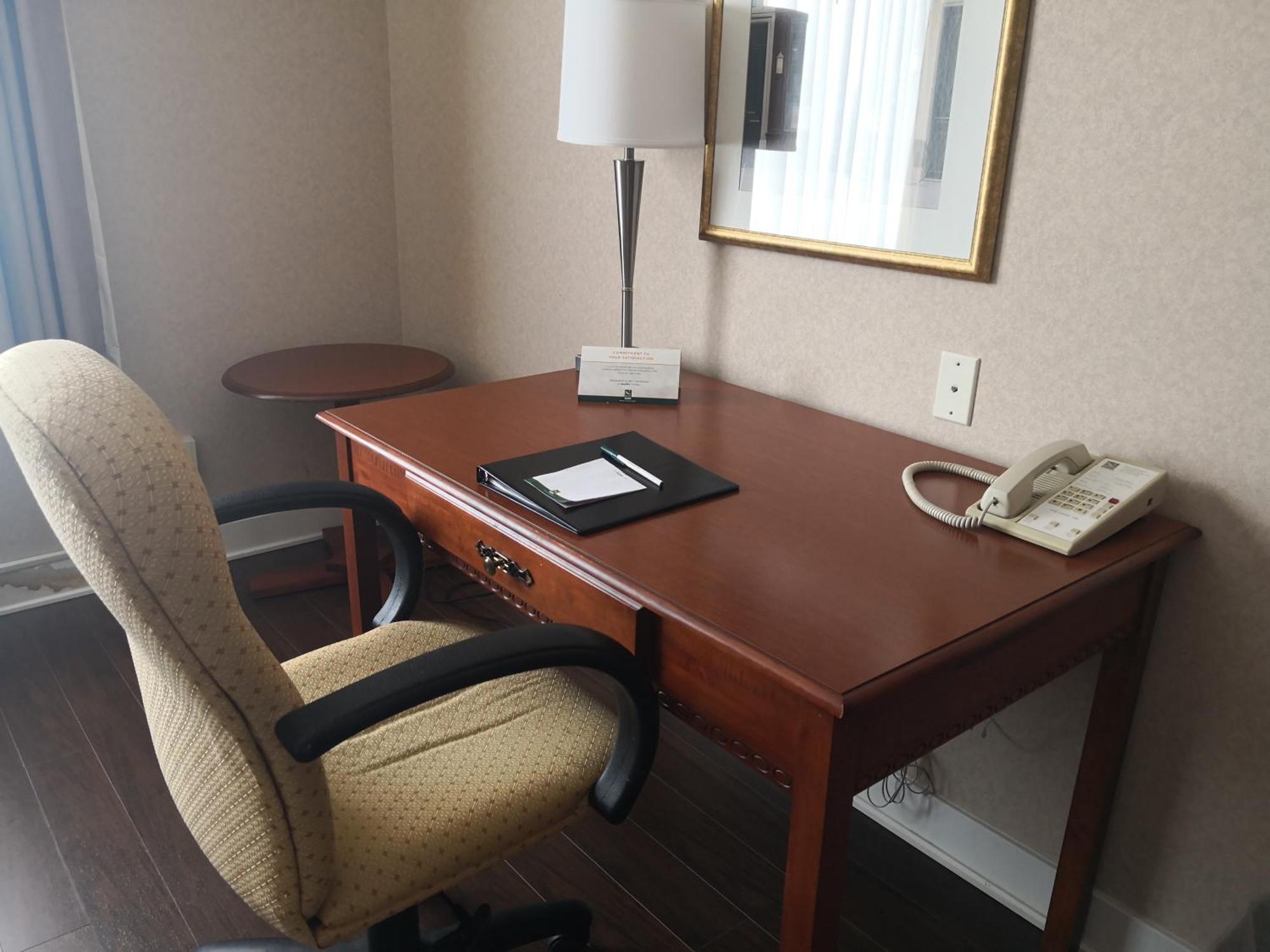 Quality Inn & Suites Hawkesbury Eksteriør billede