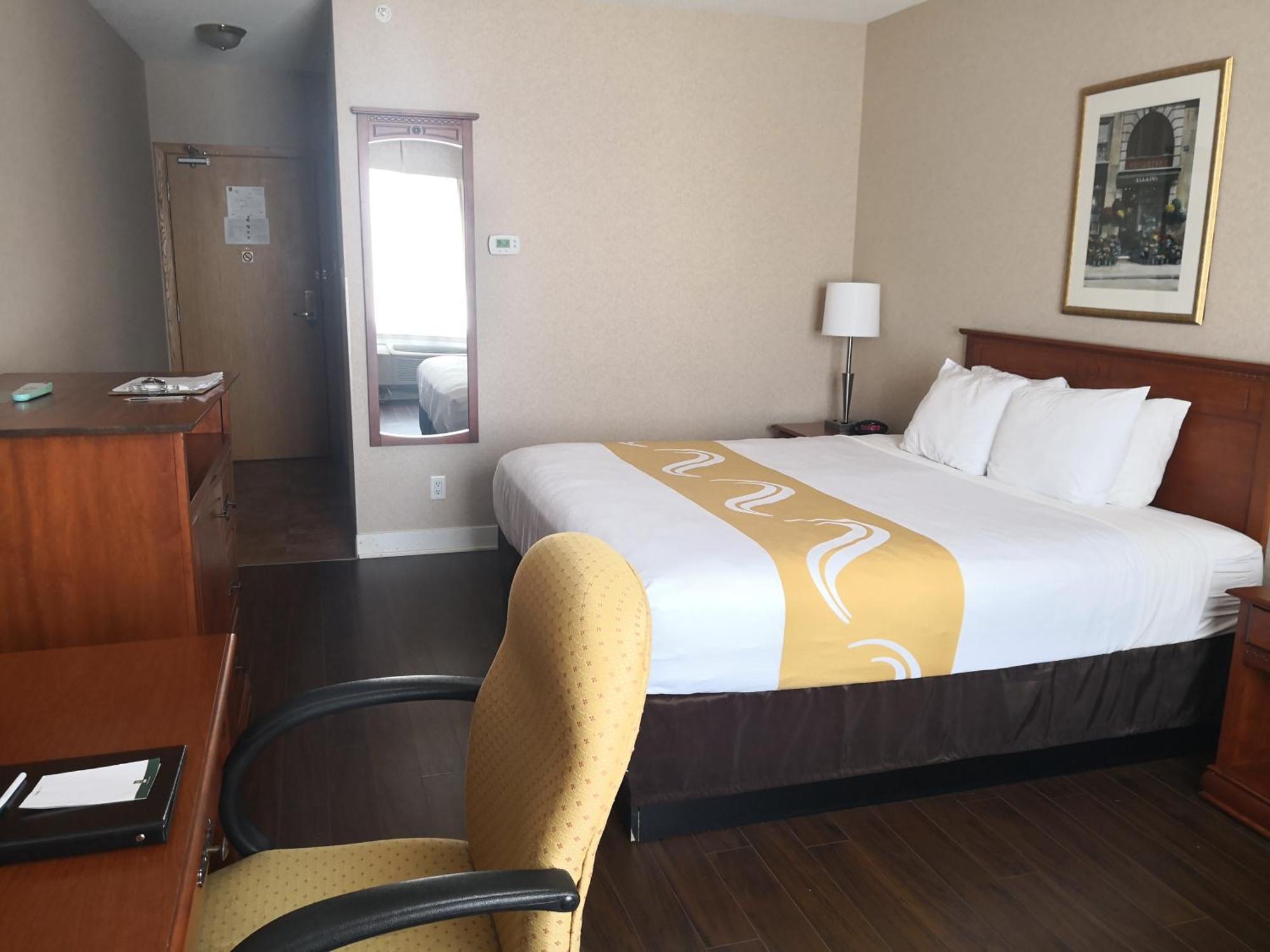 Quality Inn & Suites Hawkesbury Eksteriør billede