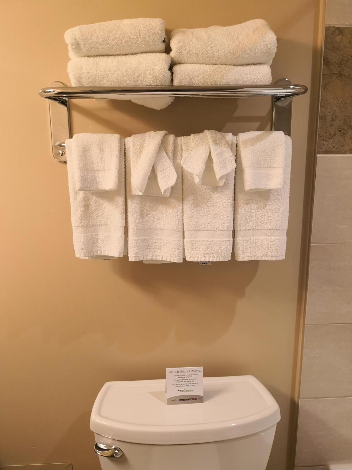 Quality Inn & Suites Hawkesbury Eksteriør billede